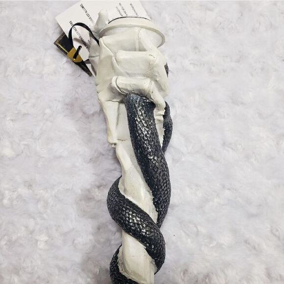 Skeleton hand and snake candle holder - Picture 7 of 9